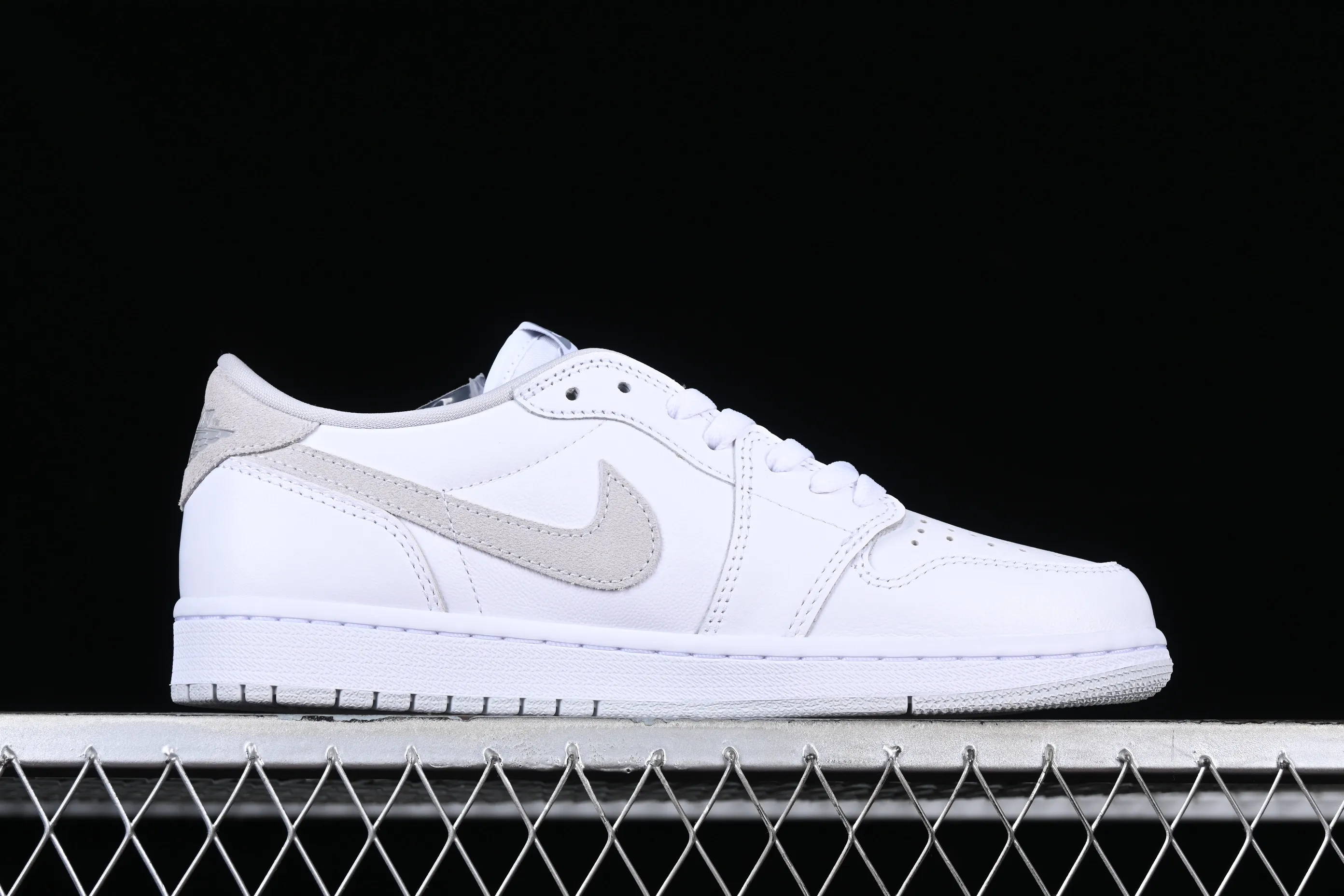 All categories Air Jordan Jordan series basketball shoes Air Jordan 1 Low LJR version Air Jordan 1 Low OG "Shattered Backboard" AJ1 Joe 1 customized version white buckle low-top basketball shoes CZ0790-100